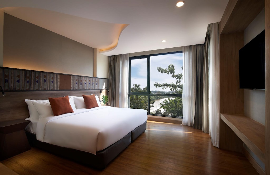 โรงแรม เอมรินทร์ (Emmaline Hotel)