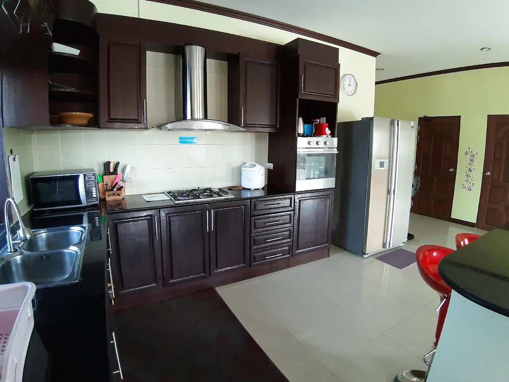 ลักซ์ชัวรี่ พลูวิลล่า (Luxury Pool Villa Rayong)