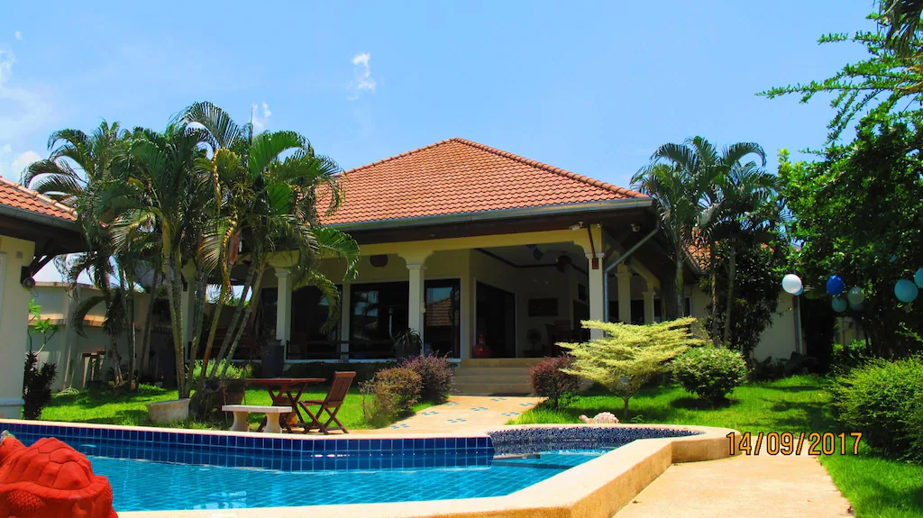 ลักซ์ชัวรี่ พลูวิลล่า (Luxury Pool Villa Rayong)