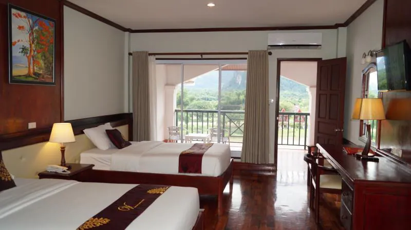 โรงแรมวันสนา วังเวียง
(Vansana Hotel Vang Vieng)