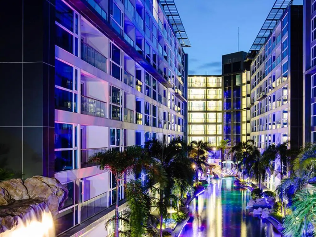 โรงแรมเซ็นทารา อาซัวร์ พัทยา
(Centara Azure Hotel Pattaya)