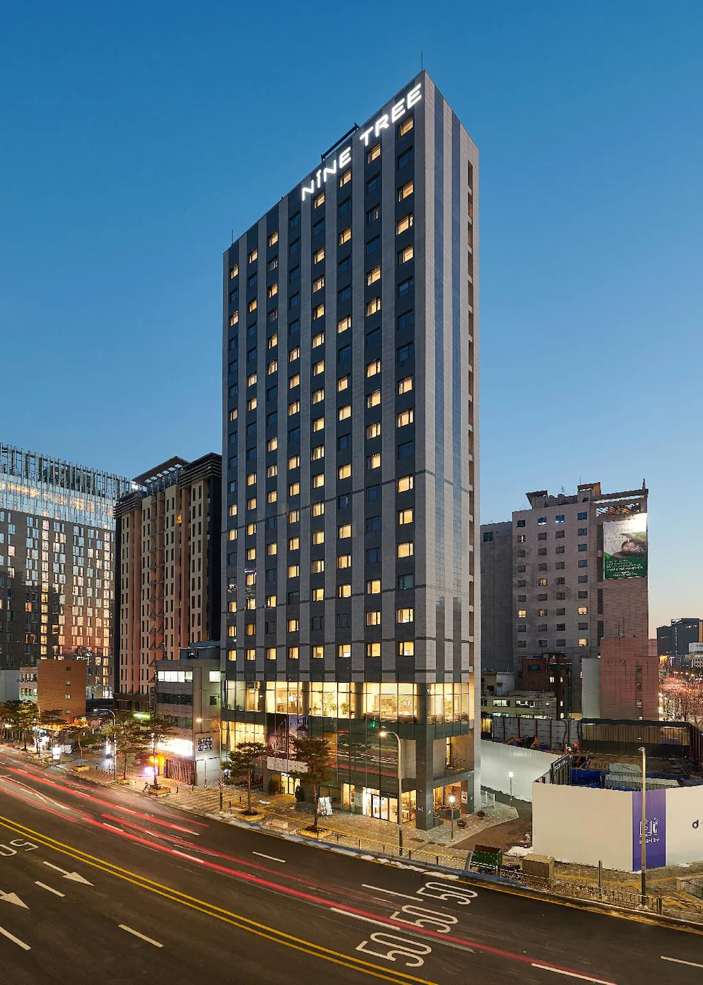 ไนน์ทรี โฮเต็ล ทงแดมุน
(Nine Tree Hotel Dongdaemun)