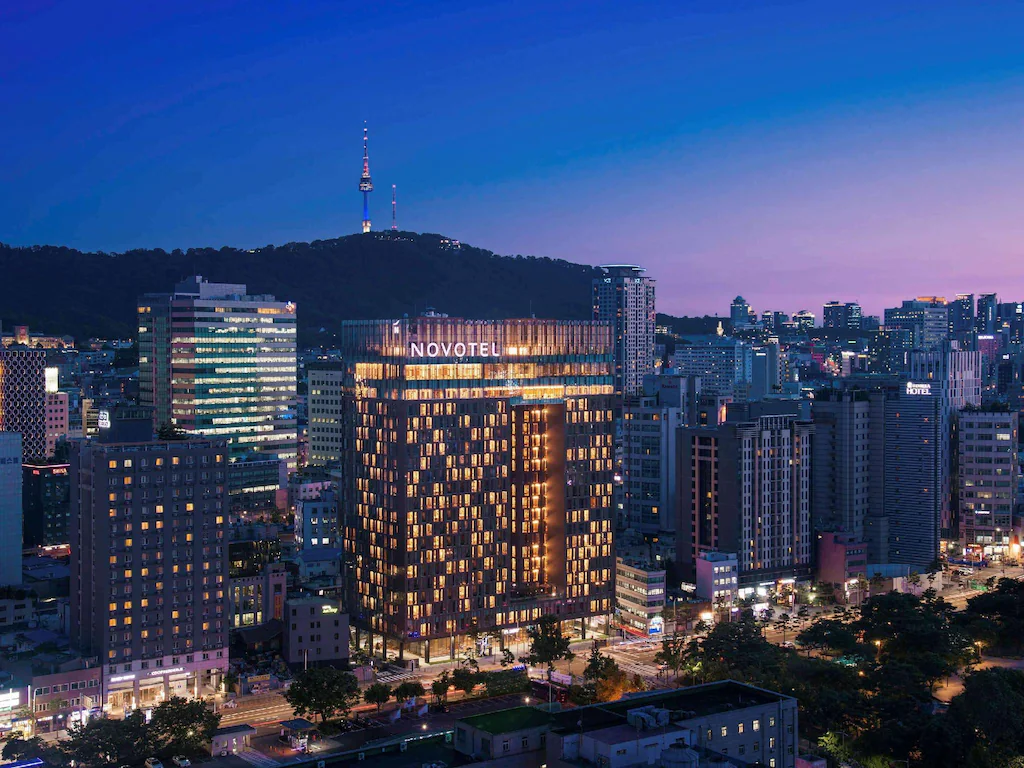 โนโวเทล แอมบาสเดอร์ โซล ทงแดมุน โฮเทล แอนด์ เรสซิเดนซ์
(Novotel Ambassador Seoul Dongdaemun Hotels & Residences)