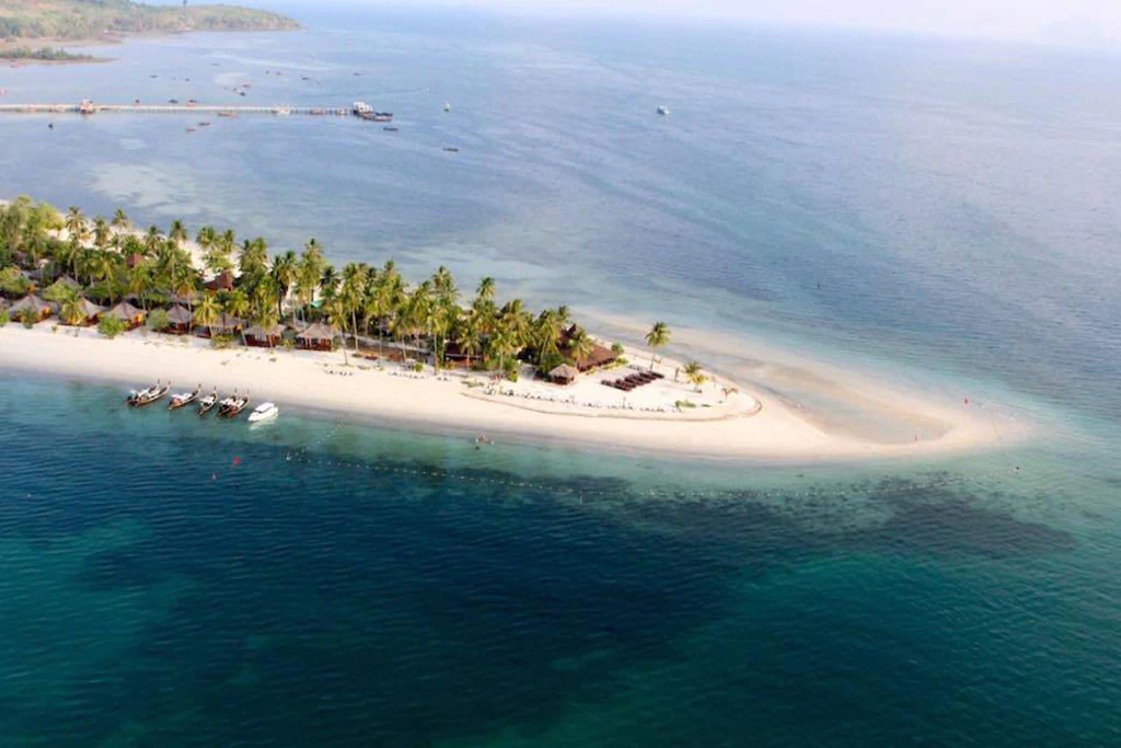 เกาะมุก ศิวาลัย บีช รีสอร์ท
(Koh Mook Sivalai Beach Resort)