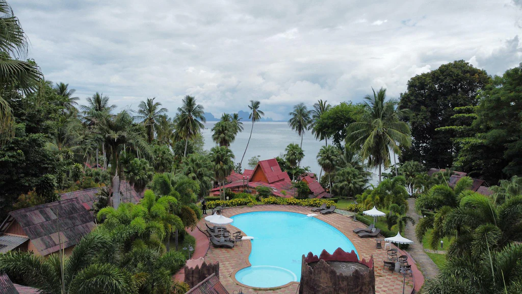 เกาะมุก รีสอร์ท
(Koh Mook Resort)