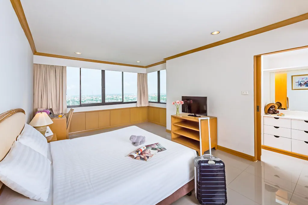 ริเวอร์ไรน์ เพลซ โฮเต็ล แอนด์ เรสซิเดนซ์ นนทบุรี
(Riverine Place Hotel and Residence)