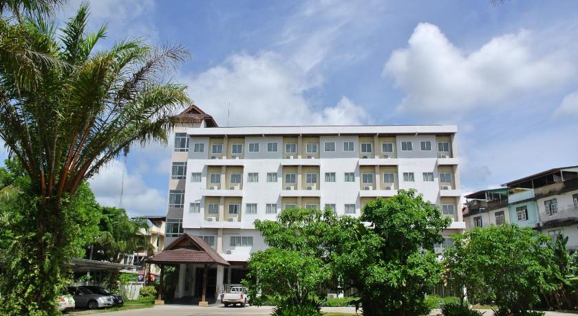 โรงแรมนานาบุรี
(Nana Buri Hotel)