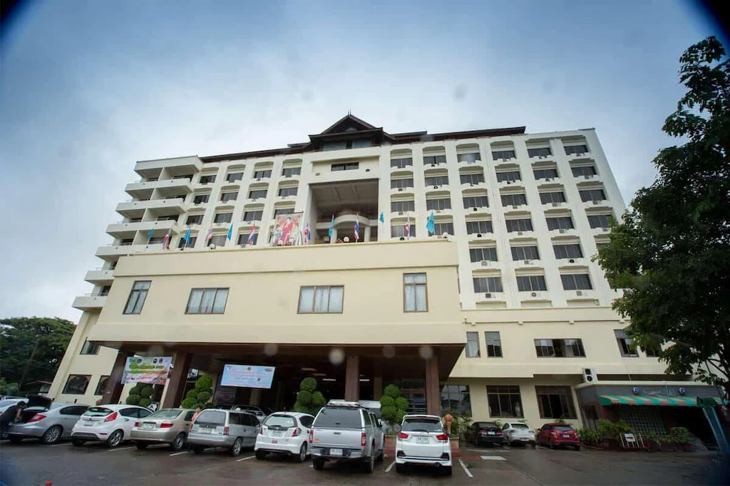 โรงแรมแพร่ นครา
(Phrae Nakara Hotel)