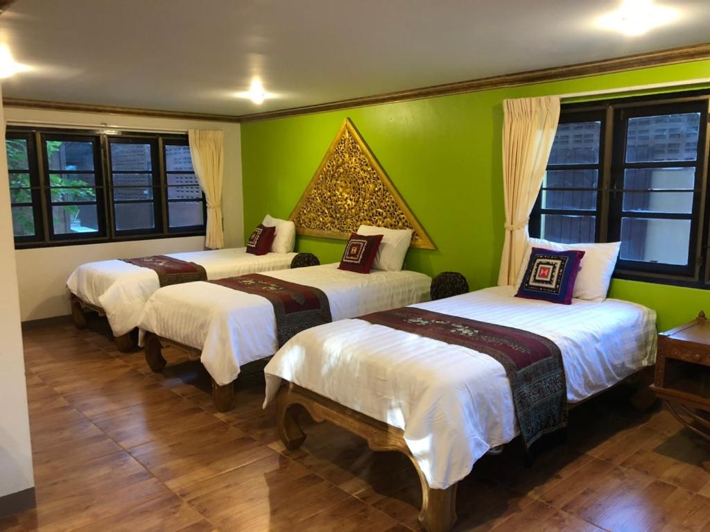 สิบล้านบุรีรีสอร์ต แม่ฮ่องสอน
( Sib-Lan Buri Resort Mae Hong Son)