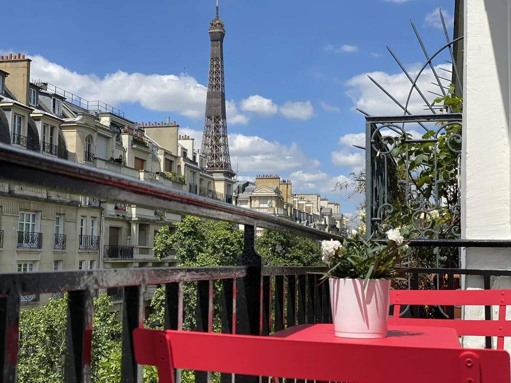 โรงแรมเลอ แซร์คล์ ตูร์ ไอเฟล
(Hotel Le Cercle Tour Eiffel)