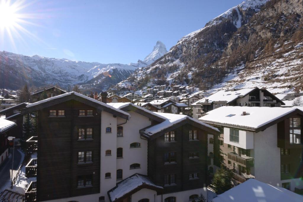 อัลเพนโฮเต็ล เฟลอร์ เดอ เซอร์แมท
(Alpenhotel Fleurs De Zermatt)