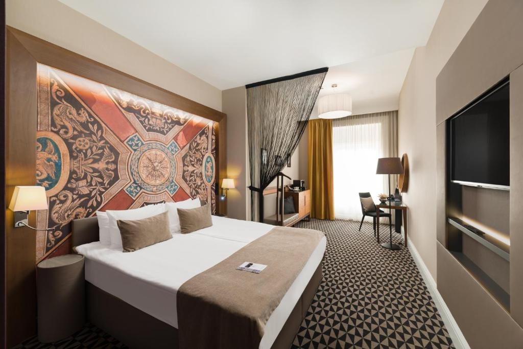 โรงแรมโมเมนต์ส บูดาเปสต์
(Moment Hotel Budapest)