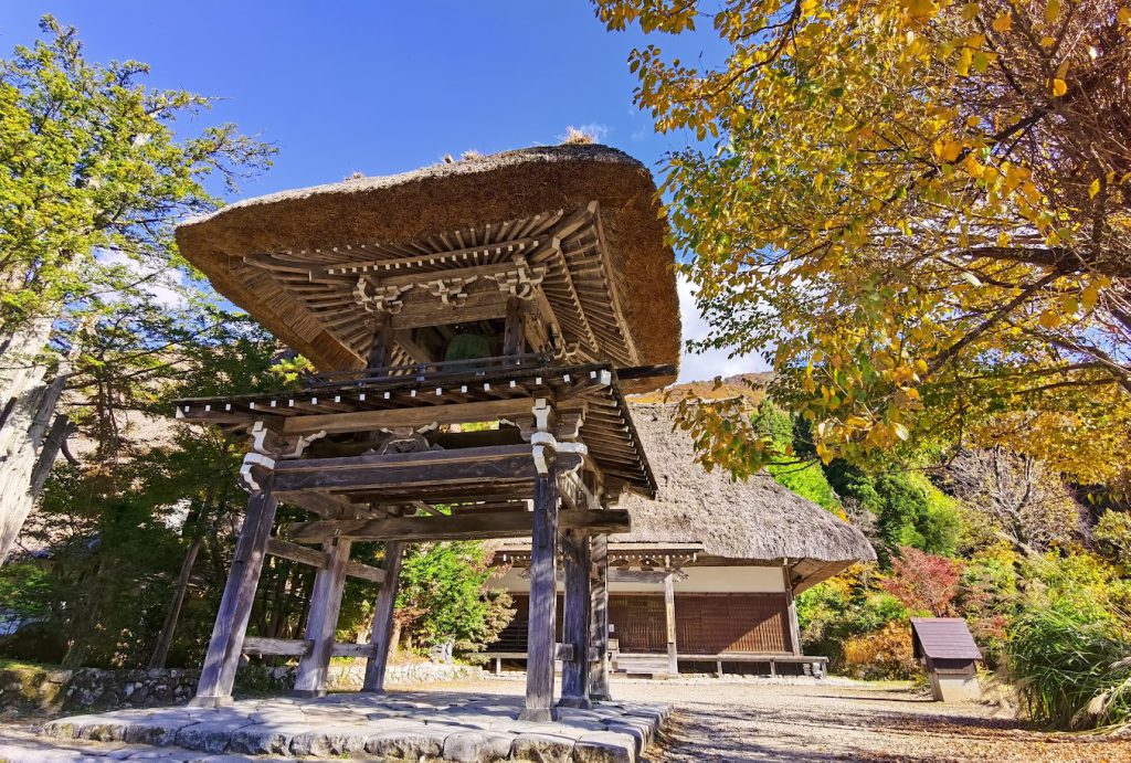  หมู่บ้านโบราณชิราคาวะโกะ
(Shirakawa-go)