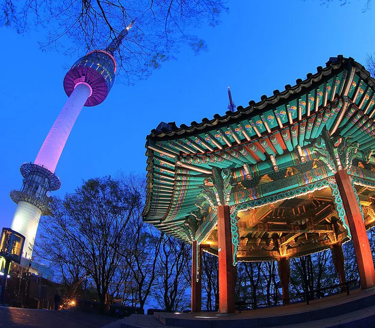 โซลทาวเวอร์ 
(N Seoul Tower)