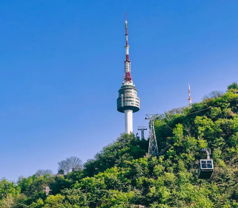 โซลทาวเวอร์ 
(N Seoul Tower)